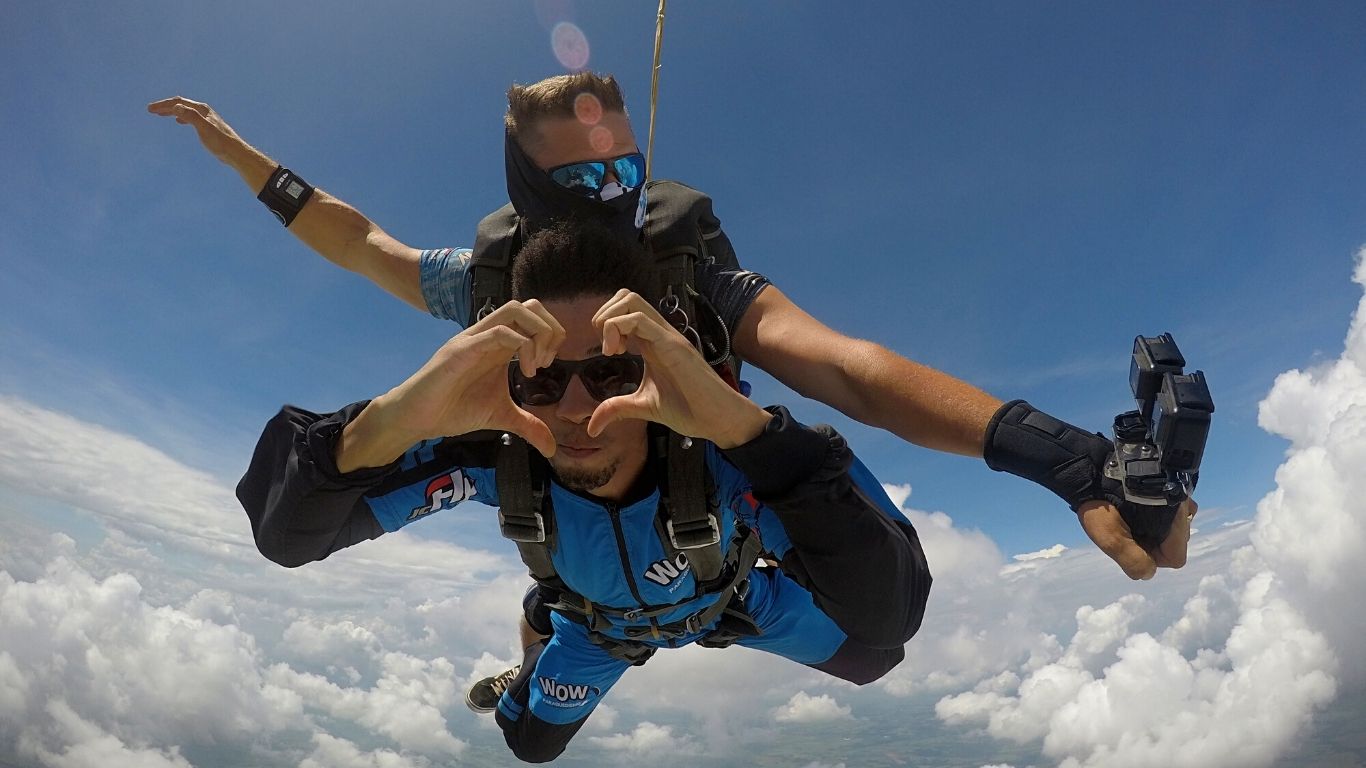 Paraquedismo como é o dia do salto 