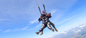 A ciência por trás da adrenalina em um salto de paraquedas
