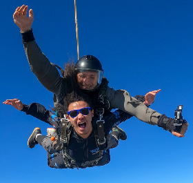 A ciência por trás da adrenalina em um salto de paraquedas