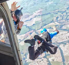 Do sonho à realidade: passo a passo do paraquedas profissional
